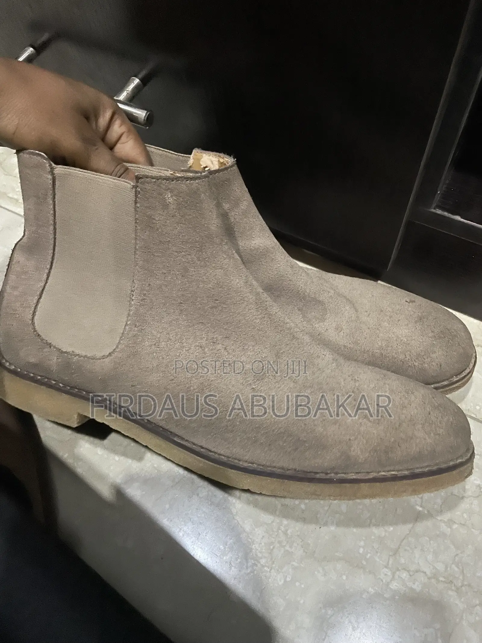 Size 41 Chelsea Shoes Worn Twice From Canada