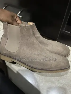 Size 41 Chelsea Shoes Worn Twice From Canada