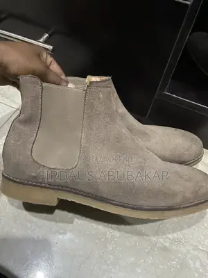Size 41 Chelsea Shoes Worn Twice From Canada