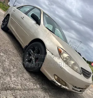 Toyota Camry 2004 Gold