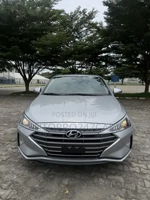Hyundai Elantra 2019 Silver
