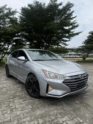 Hyundai Elantra 2019 Silver