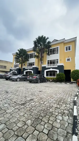 Lekki Center 3 Bedroom Shortlet