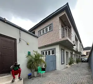 2bdrm Townhouse / Terrace in Lekki Phase 1 for rent