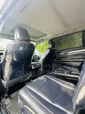Toyota Highlander LE 4x4 V6 (3.5L 6cyl 8A) 2017 Gray