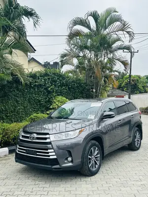 Toyota Highlander LE 4x4 V6 (3.5L 6cyl 8A) 2017 Gray