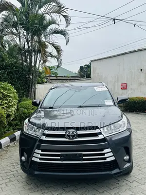 Toyota Highlander LE 4x4 V6 (3.5L 6cyl 8A) 2017 Gray