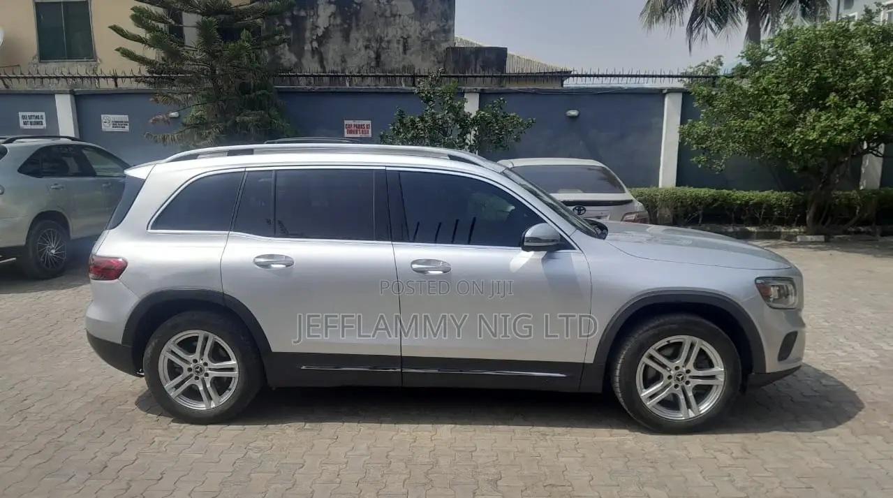 Mercedes-Benz GLB-Class GLB 250 4MATIC 2020 Silver