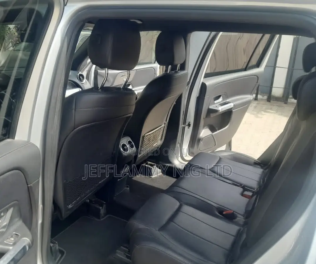 Mercedes-Benz GLB-Class GLB 250 4MATIC 2020 Silver