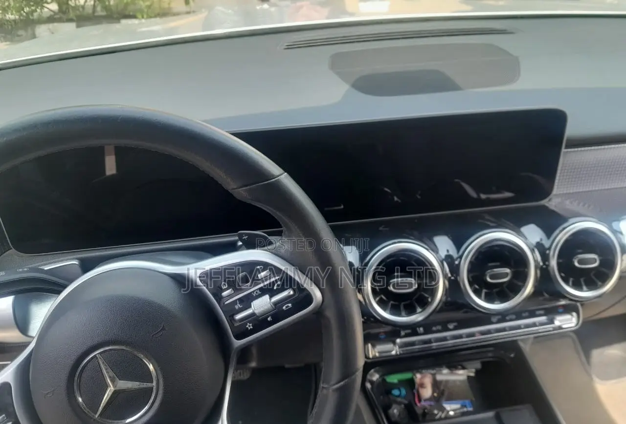 Mercedes-Benz GLB-Class GLB 250 4MATIC 2020 Silver