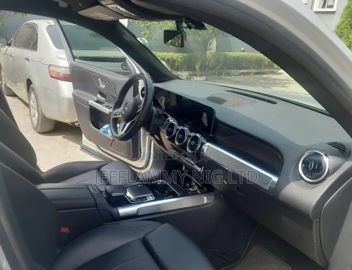 Mercedes-Benz GLB-Class GLB 250 4MATIC 2020 Silver