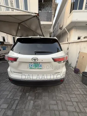Toyota Highlander Limited 4dr SUV AWD (3.5L 6cyl 6A) 2015 White