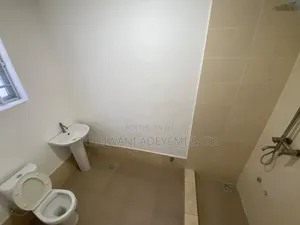 3bdrm Apartment in Lekki Phase 1 for rent