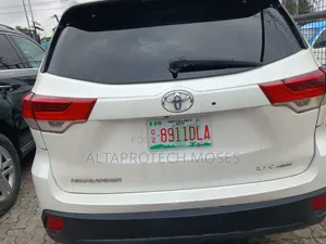 Toyota Highlander XLE V6 4x4 (3.5L 6cyl 6A) 2016 White