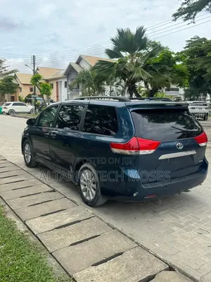 Toyota Sienna XLE 7 Passenger 2011 Blue