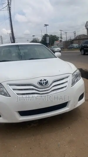 Toyota Camry LE 4dr Sedan (2.5L 4cyl 6AM) 2010 White