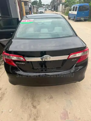 Toyota Camry XLE 4dr Sedan (2.5L 4cyl 6A) 2014 Black