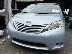 Toyota Sienna LE 8-Passenger 4dr Minivan (3.5L 6cyl 6A) 2015 Blue