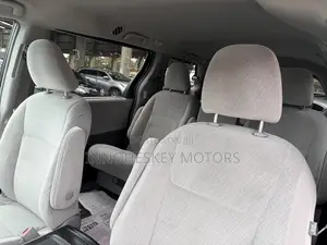 Toyota Sienna LE 8-Passenger 4dr Minivan (3.5L 6cyl 6A) 2015 Blue