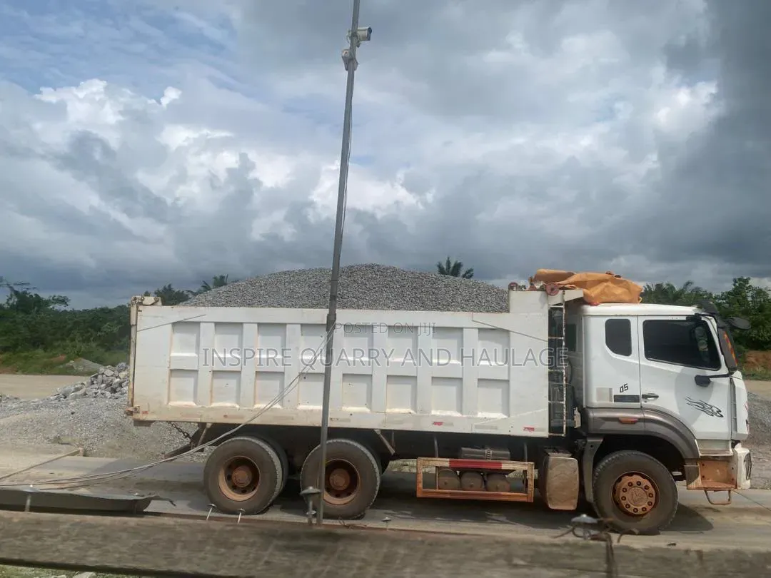 Granite Chippings – 30-Ton Truck