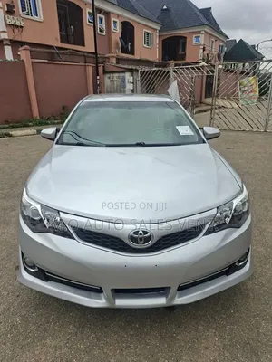 Toyota Camry SE 4dr Sedan w/Prod. End 11/13 (2.5L 4cyl 6A) 2014 Silver