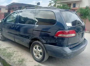 Toyota Sienna 2001 Blue
