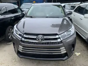 Toyota Highlander XLE 4dr SUV (3.5L 6cyl 6A) 2014 Brown
