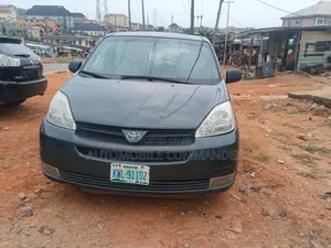 Toyota Sienna 2004 Green