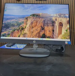 Desktop Computer HP 200 G4 22 All-in-One 8GB Intel Core i7 SSD 512GB