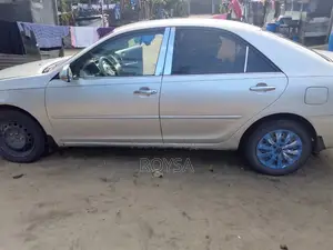 Toyota Camry LE 4dr Sedan (2.4L 4cyl 4A) 2004 Gray