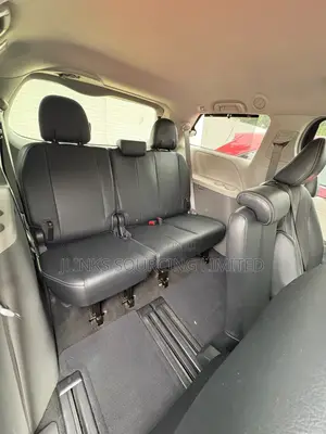Toyota Sienna SE 8 Passenger 2012 Black