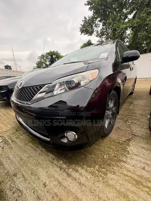 Toyota Sienna SE 8 Passenger 2012 Black