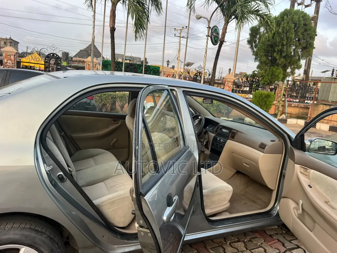 Toyota Corolla LE 2004 Gray