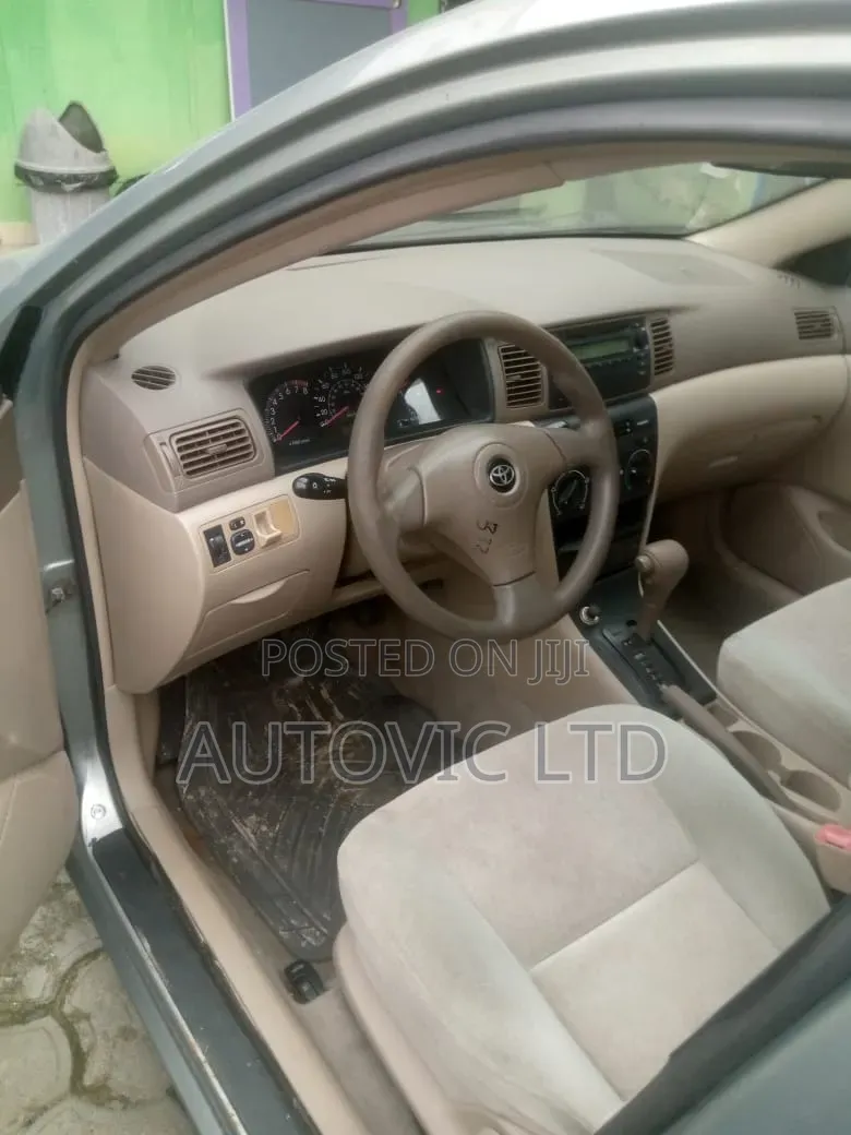 Toyota Corolla LE 2004 Gray