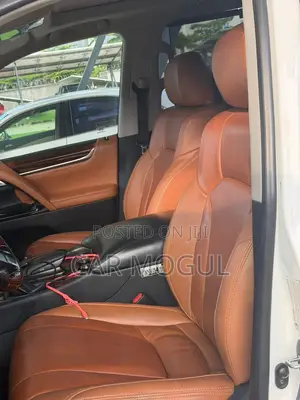 Lexus LX 570 AWD 2016 White
