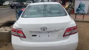 Toyota Camry LE 4dr Sedan (2.5L 4cyl 6AM) 2010 White