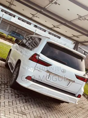 Lexus LX 570 AWD 2016 White