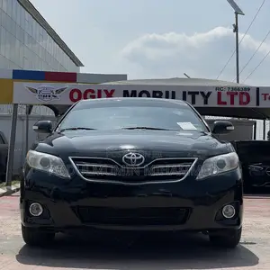 Toyota Camry XLE 4dr Sedan (2.5L 4cyl 6A) 2011 Black