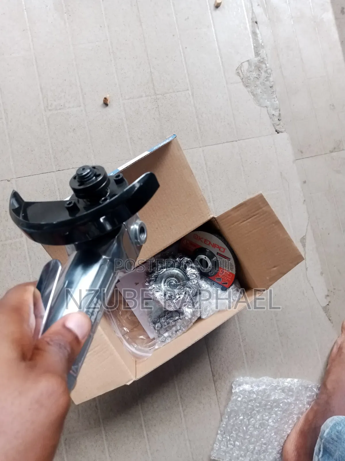 Pneumatic Derusting Machine