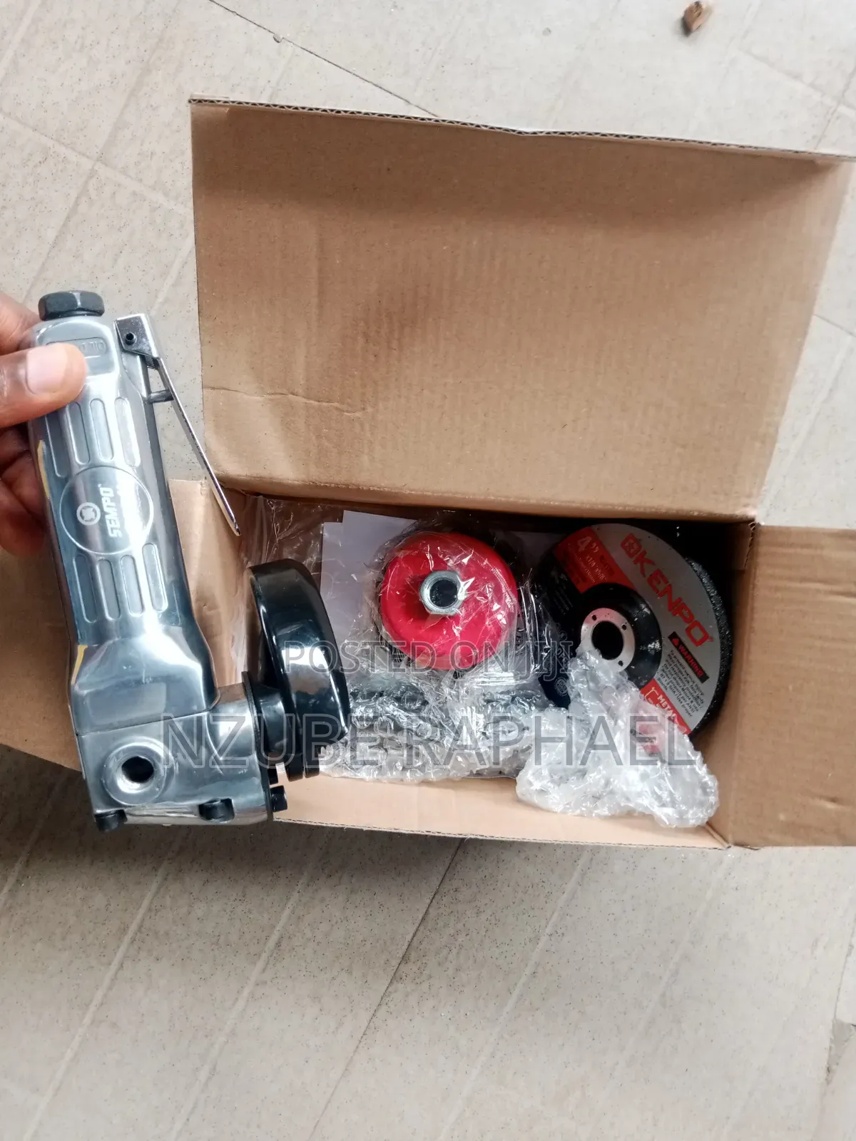 Pneumatic Derusting Machine