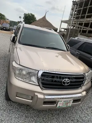 Toyota Land Cruiser 4.0 V6 GX-R 2010 Gold