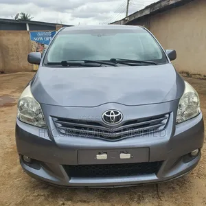 Toyota Verso 1.8 2009 Gray