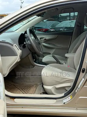 Toyota Corolla LE 4dr Sedan (1.8L 4cyl 4A) 2010 Gold