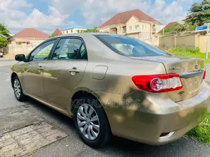 Toyota Corolla 2012 Gold