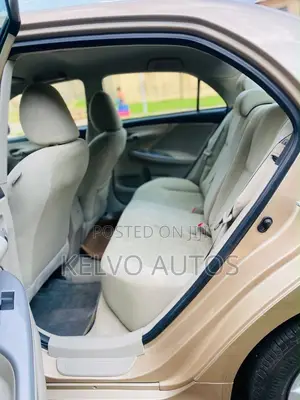 Toyota Corolla 2012 Gold