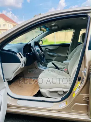 Toyota Corolla 2012 Gold