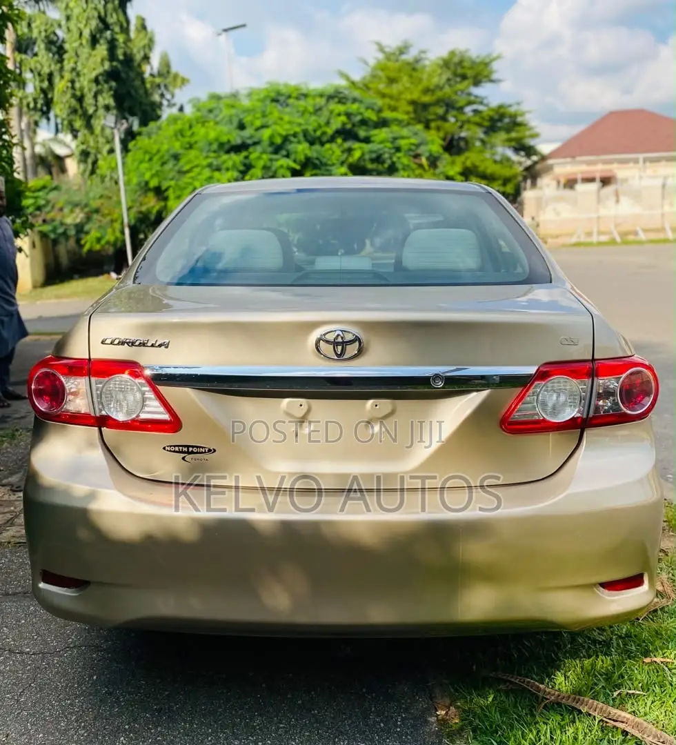 Toyota Corolla 2012 Gold