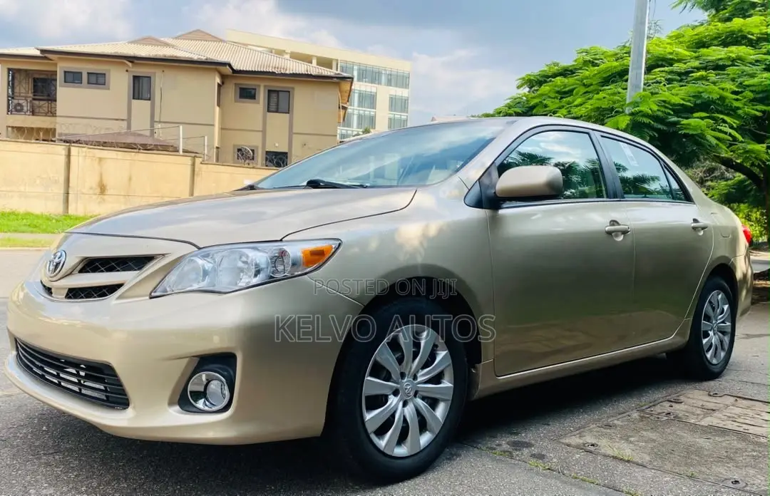 Toyota Corolla 2012 Gold