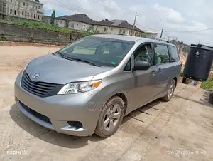 Toyota Sienna 2010 Gray