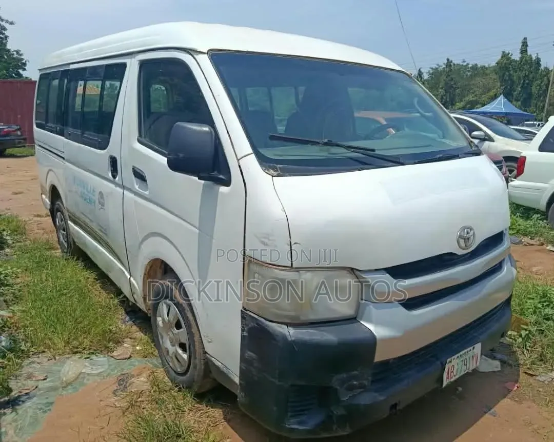 Toyota HiAce 2011 White
